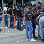 Once de los trece atacantes del canal TC Televisión, en Guayaquil, fueron trasladados a la Penitenciaría del Litoral.
