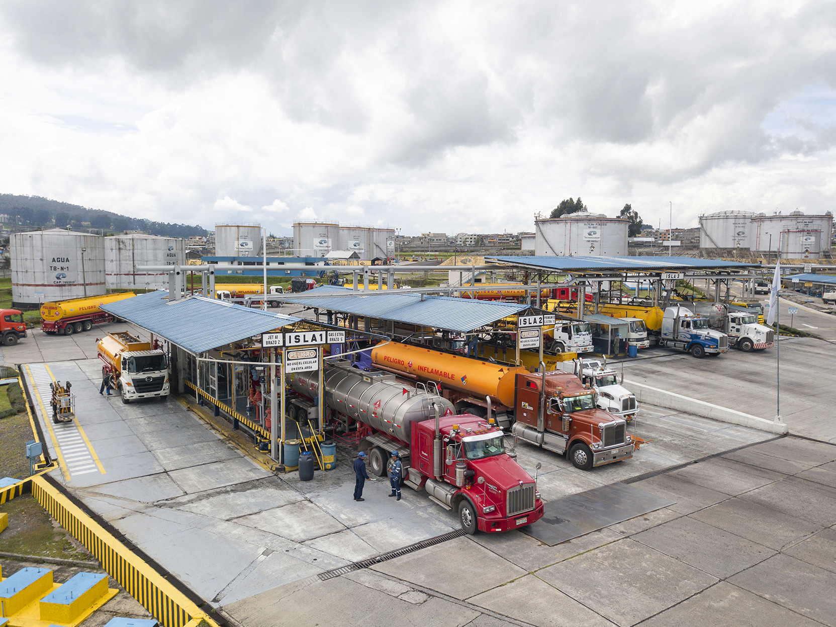 Ecuador venderá combustible subsidiado a transportistas extranjeros