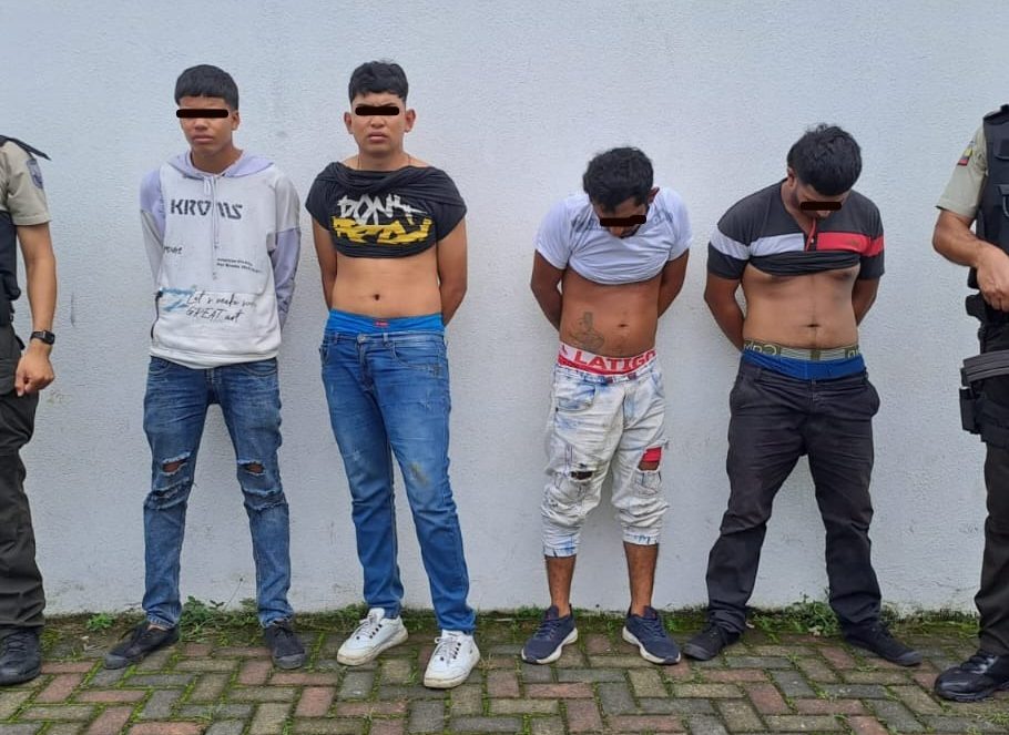 Cuatro detenidos en persecución policial en Quevedo