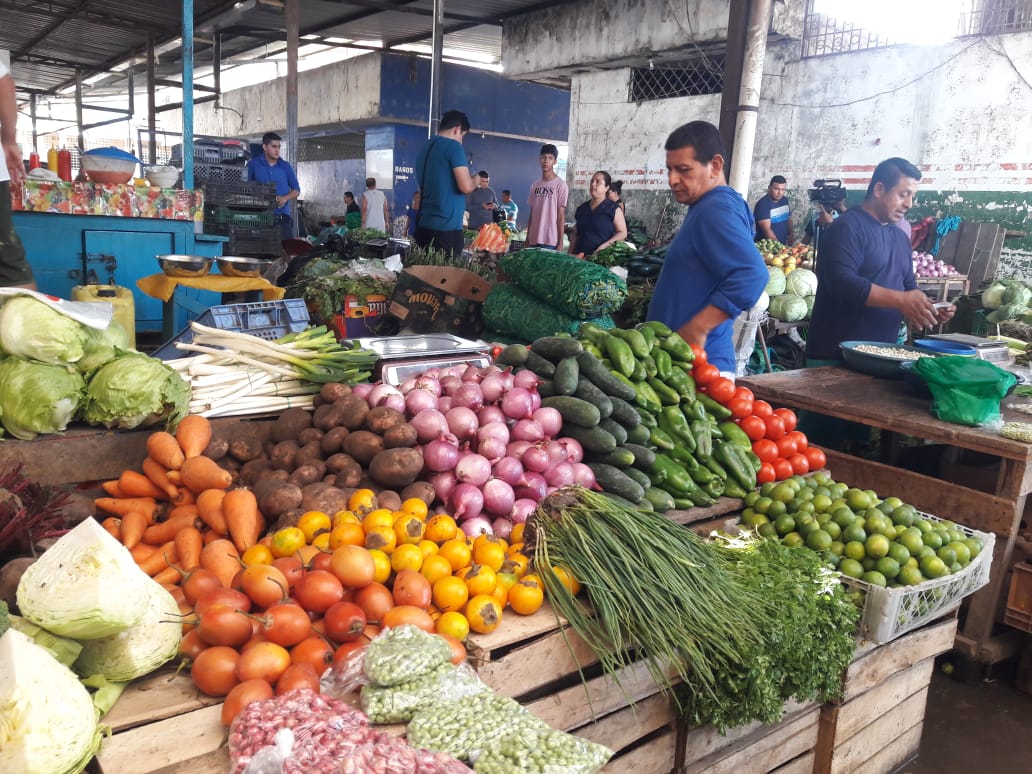 Los diferentes productos provenientes de la Sierra llegaron con normalidad al mercado mayorista, en Portoviejo.