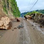 La vía Alóag-Santo Domingo seguirá cerrada al tránsito vehicular tras culminar los trabajos de limpieza en el kilómetro 83.