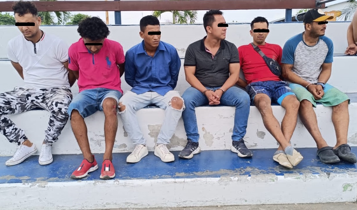 Un operativo policial permitió la captura de seis hombres, quienes serían supuestos miembros de Los Choneros.