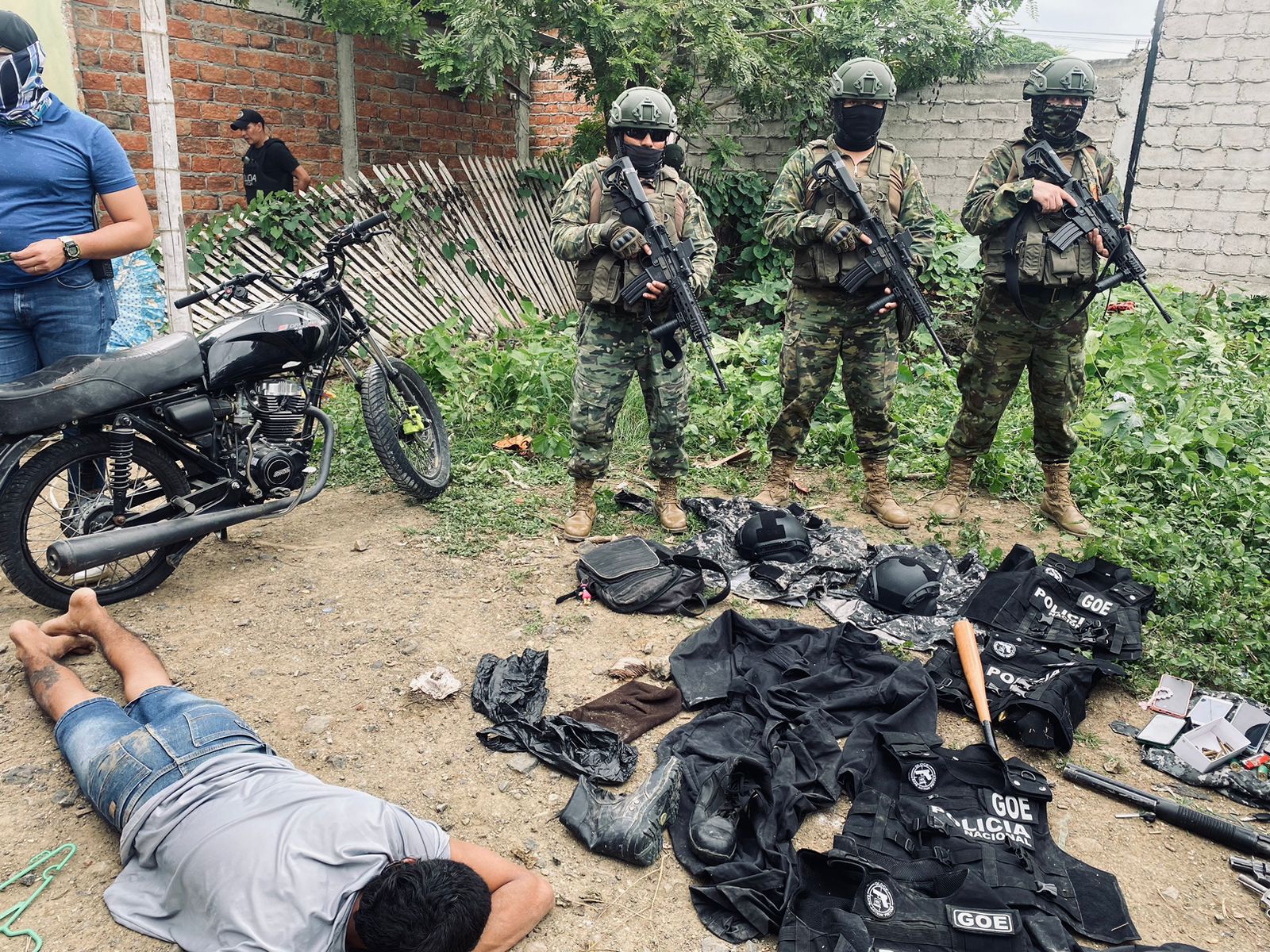 Cuatro supuestos delincuentes fueron detenidos por miembros de las Fuerzas Armadas en la parroquia Picoazá.