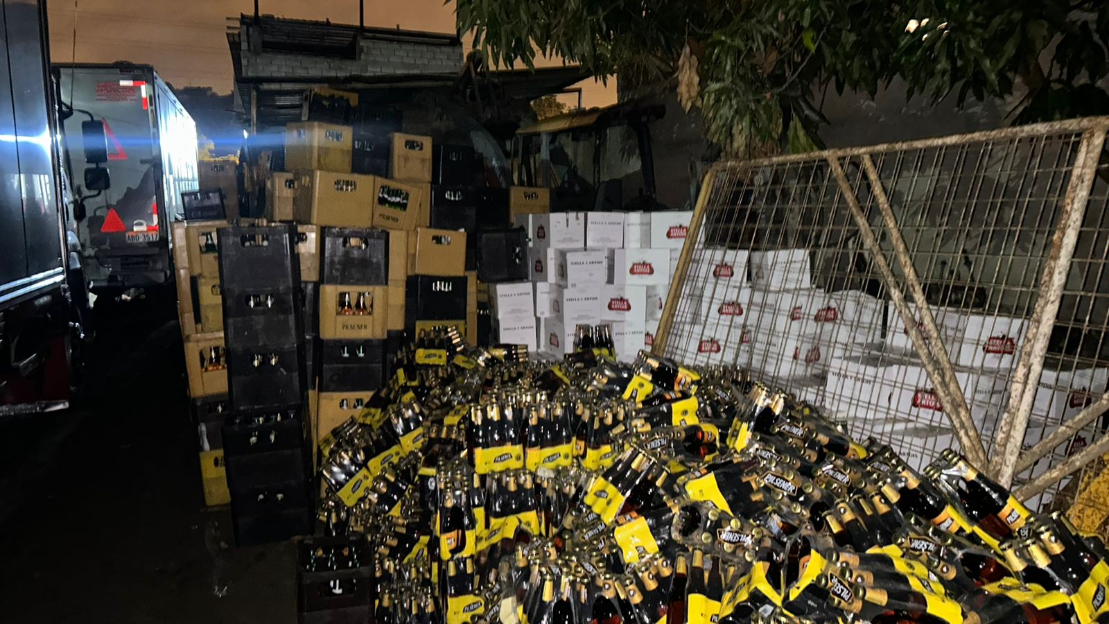 Delincuentes se llevaron mil cajas de cervezas