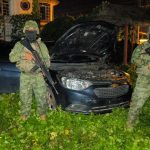 Dos coches bomba que, se presume, iban a ser usados para cometer atentados fueron descubiertos por militares.