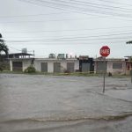 Una fuerte lluvia que cayó sobre la zona norte de Manabí afectó a varios sectores urbanos y rurales de Pedernales.