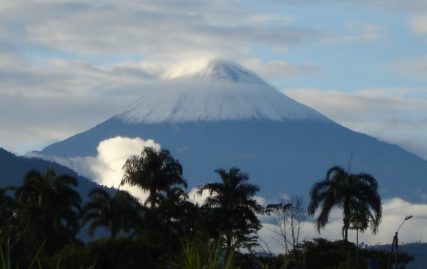 Ceniza del volcán Sangay cayó en varias provincias de Ecuador