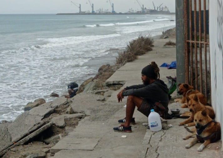 La mamá del chico de los perros viajará a Manta en abril