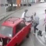 Un conductor le lanzó el carro a dos ladrones en Guayaquil