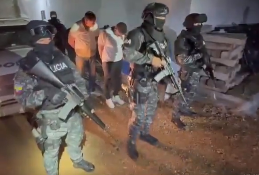 Dos fusiles que fueron robados dentro de un cuartel de la Armada del Ecuador, en Guayaquil, fueron recuperados.