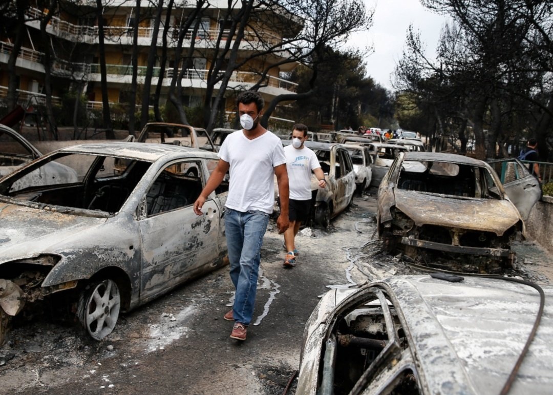 Al menos 64 personas han muerto producto de los incendios forestales que azotan la región de Valparaíso en Chile.