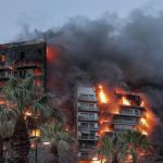 El incendio total de un edificio compuesto de varias viviendas ubicado en la ciudad de Valencia, tiene en luto a toda España.