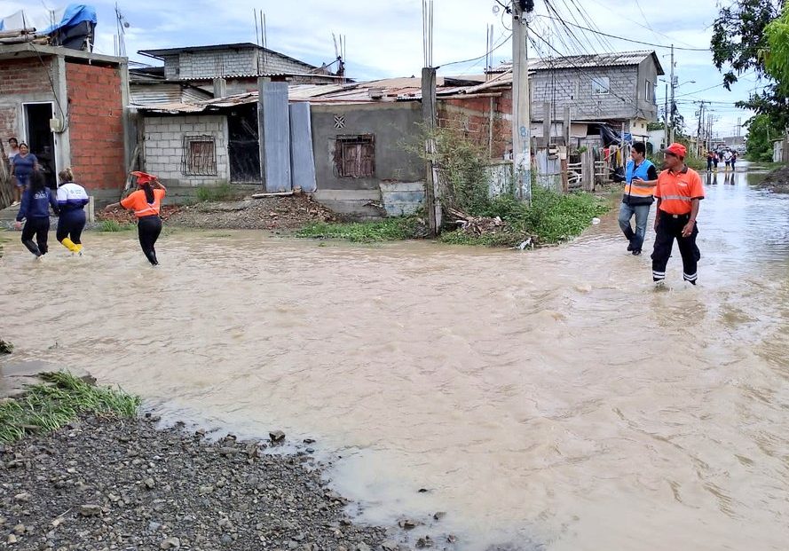 El Inamhi advierte que las lluvias seguirán este martes en gran parte del país