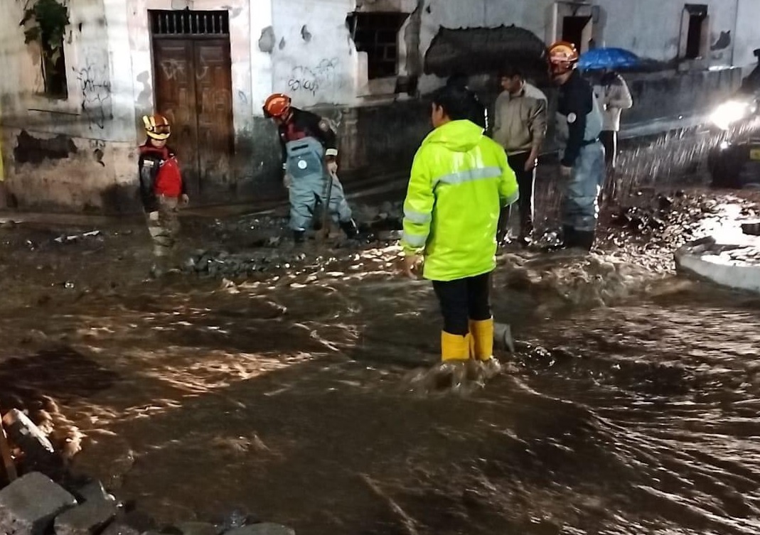 Las fuertes lluvias registradas en las últimas horas provocaron graves estragos en al menos tres provincias del país.