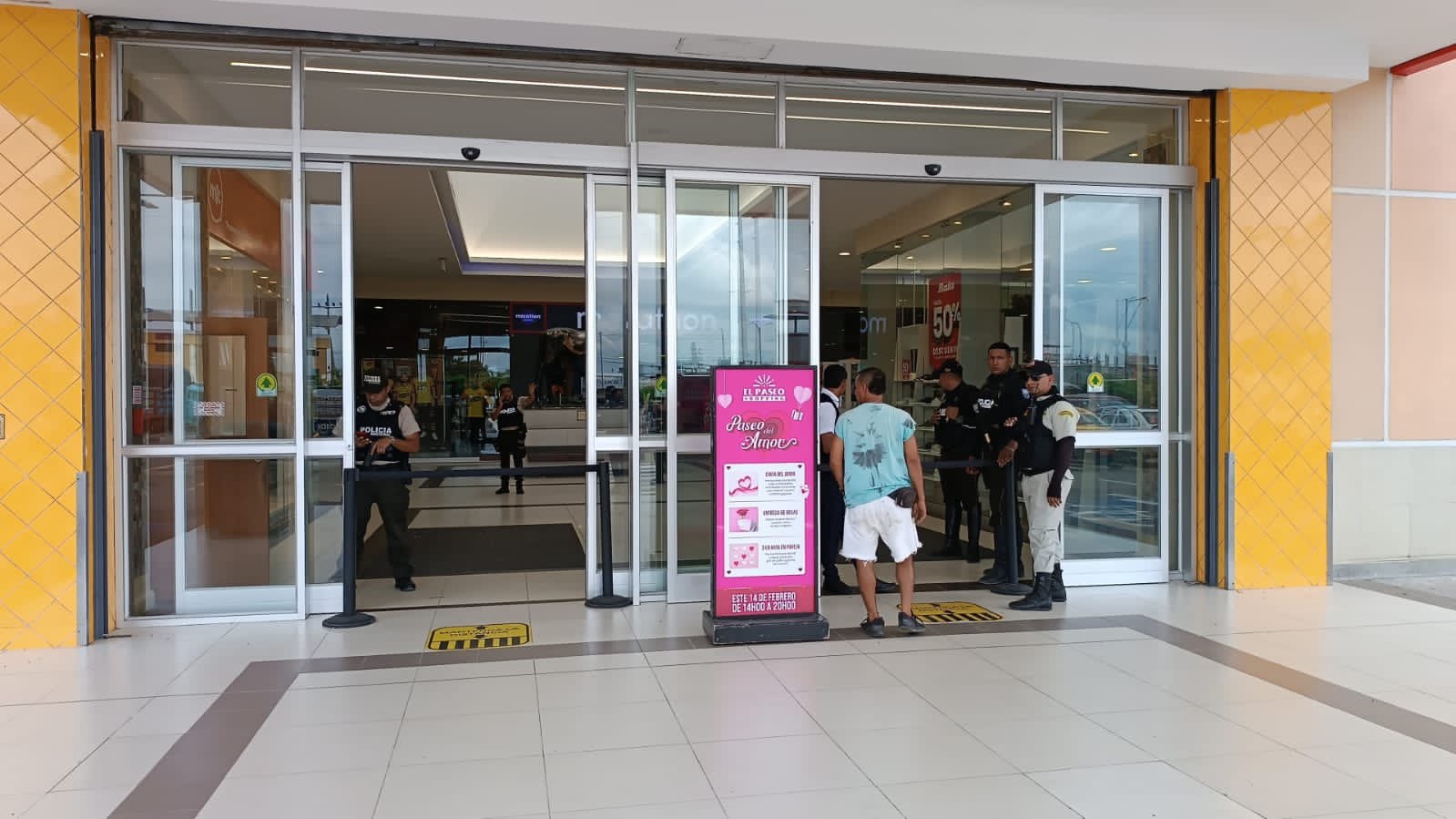 Intentan asaltar a un blindado en un centro comercial, en Daule