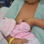El periodo de lactancia materna, para las mujeres en el Ecuador, podría pasar de seis meses a dos años. Los hombres también se verían beneficiados.