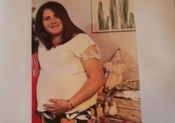 Mujer fingió embarazo de trillizos y se fugó con su ex, en Argentina