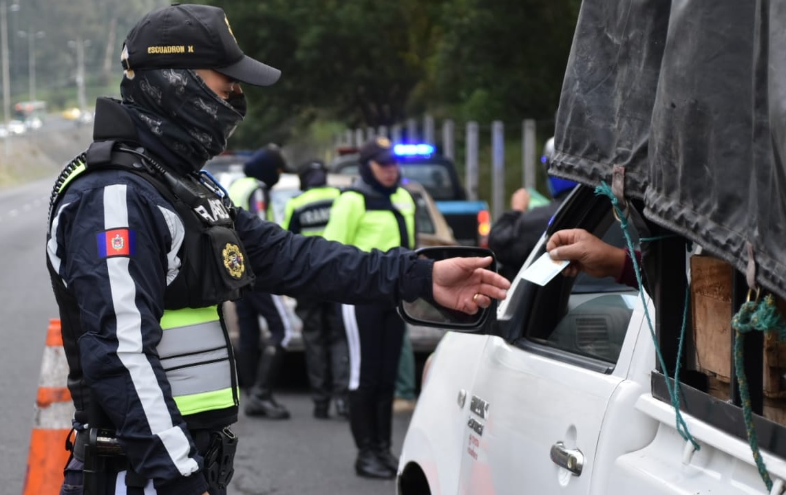 Conducir un vehículo con llantas lisas o en mal estado ya no es causal para que una persona sea privada de la libertad.