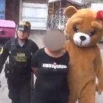 Un peluche gigante fue la coartada que usó la Policía para detener a dos vendedoras de droga en pleno San Valentín.