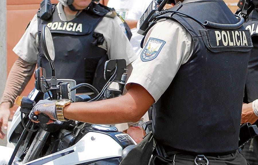 Hasta el sitio El Corozo, de Portoviejo llegaron agentes de Policía Nacional para liberar a un hombre que estaba secuestrado.