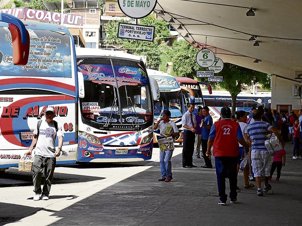 Los transportistas del Ecuador aseguran que en la Agencia Nacional de Tránsito (ANT) hay cientos de trámites represados.