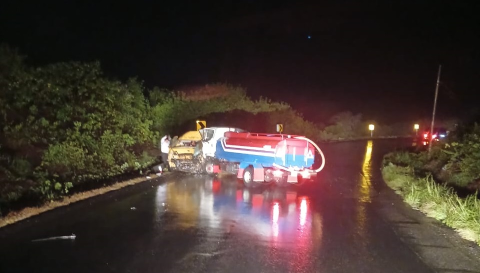 Un muerto y al menos diez heridos en accidente de tránsito en la vía Manta-Rocafuerte