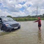 Inundaciones en Rocafuerte: El tránsito vehicular, colapsado en las vías de ingreso al cantón