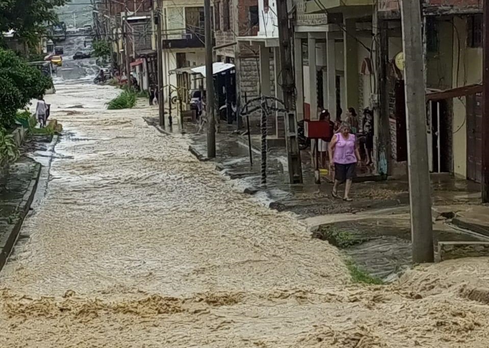 Una fuerte lluvia caída sobre Jipijapa este jueves 22 de febrero del 2024, anegó varios sectores de este cantón manabita.