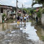 Baja el nivel del agua en Chone tras inundaciones