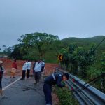 Vía Manabí-Santo Domingo está cerrada por deslave