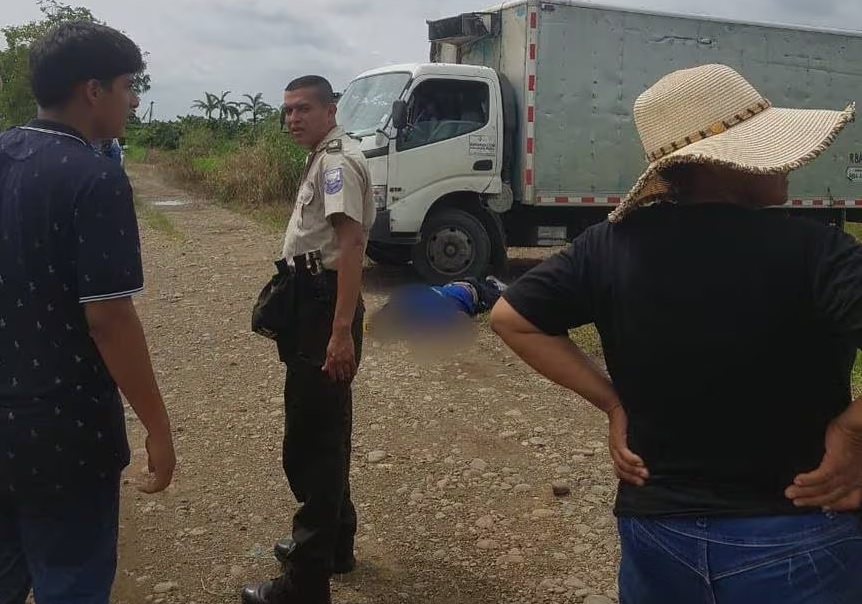 Dos trabajadores de una empresa de entrega de productos masivos fueron asesinados en Babahoyo, capital de Los Ríos.