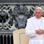 El papa Francisco fue trasladado a un hospital por problemas de salud