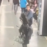 Brutal agresión de un hombre a varias mujeres en el metro de Barcelona