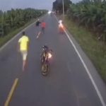 El chofer de un camión fue secuestrado en una carretera de la provincia del Guayas y todo quedó grabado.