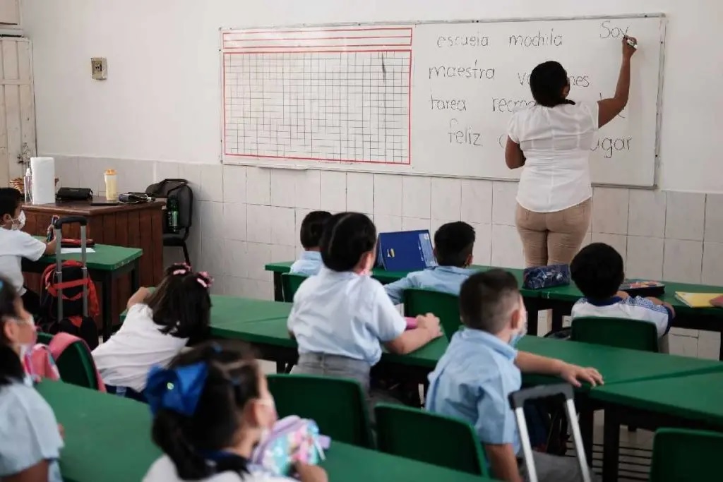 El inicio de clases en el régimen Costa-Galápagos del año lectivo 2024-2025 está programado para finales de abril.