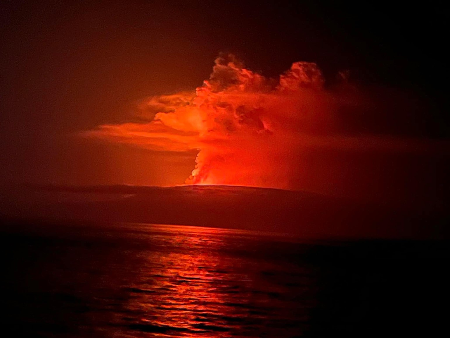El volcán La Cumbre en isla Fernandina inició nuevo proceso de erupción