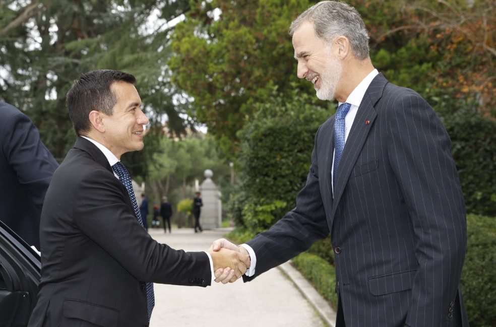 El Presidente Daniel Noboa junto al rey de España.