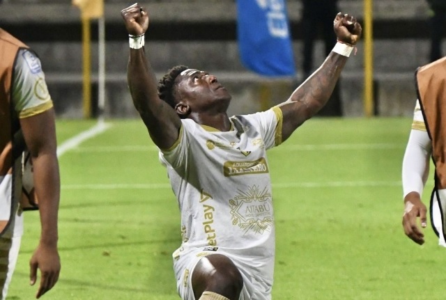 Roberto  la 'Tuka' Ordóñez, futbolista ecuatoriano, es una de las figuras del equipo Llaneros F.C. de la serie B del fútbol colombiano.