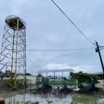 Vientos huracanados provocaron la caída de un tanque elevado en Babahoyo, Los Ríos.