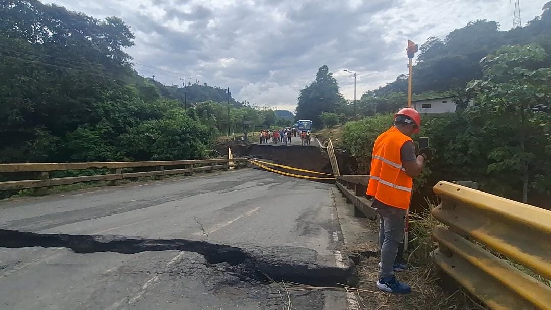 No se sabe cuándo habrá paso en la vía a Alóag-Santo Domingo