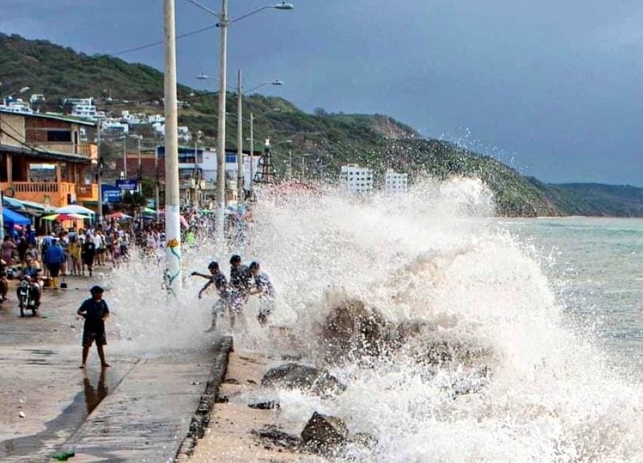 Habrá oleaje por varios días en la Costa ecuatoriana.