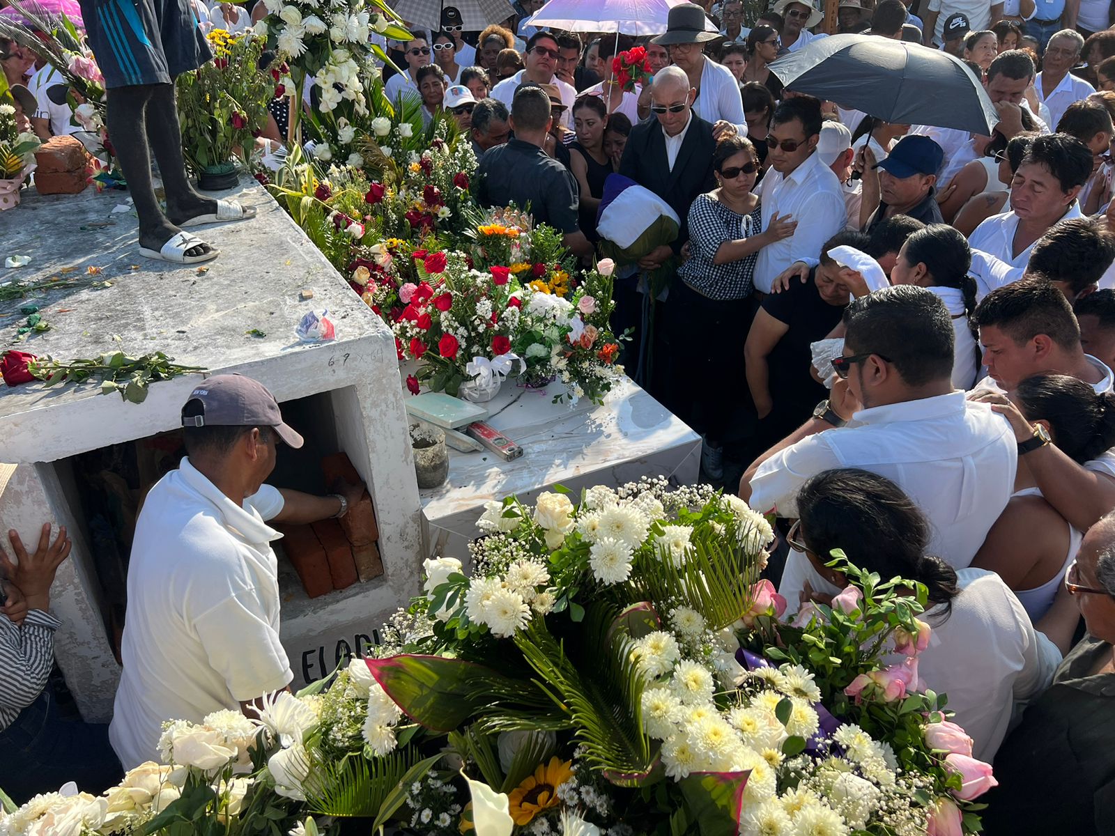 Sepultan a Brigitte García, alcaldesa de San Vicente.