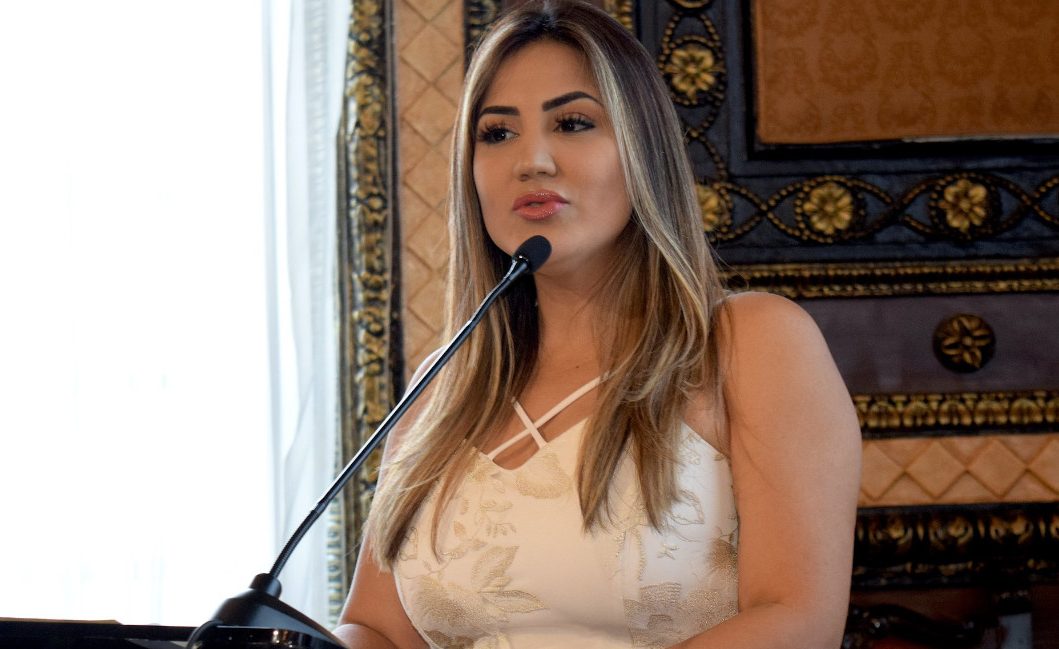 Mayra Salazar expuso a funcionarios, personajes de la farándula y líderes criminales