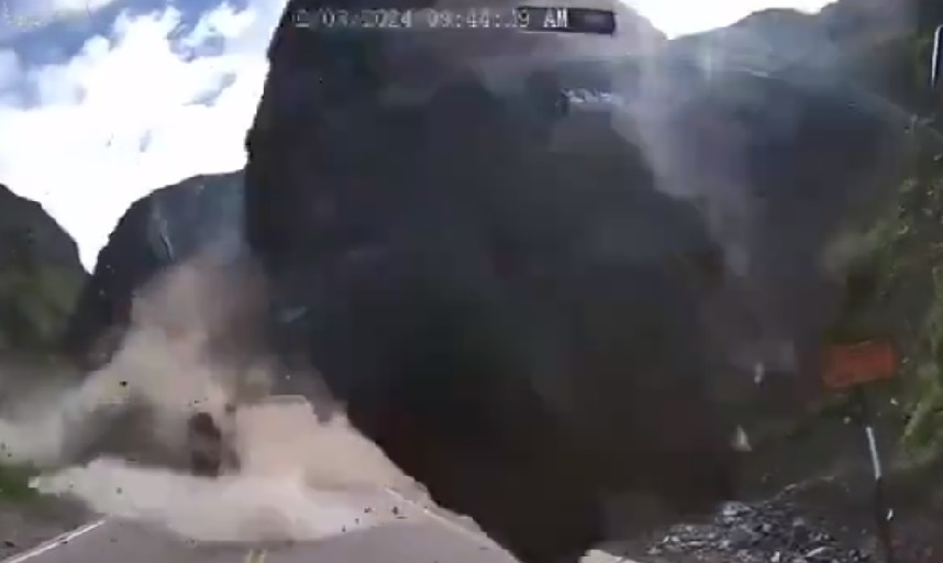 Cámara captó impresionante deslizamiento de rocas en Perú