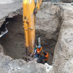 Dos hombres quedaron enterrados mientras laboraban en una obra que se ejecuta en un tramo de la calle 8, centro de Manta.