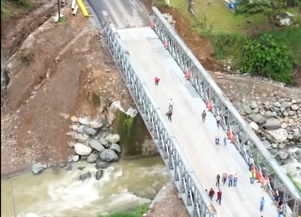El puente Delta construido sobre el río Lelia, en la vía Alóag-Santo Domingo estará cerrado al paso vehicular hasta el mediodía del lunes 29 de abril del 2024.