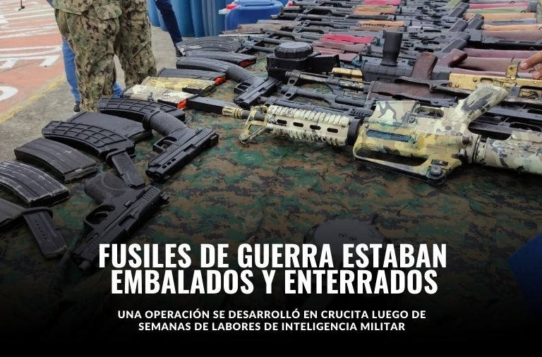 Un total de 51 fusiles de largo alcance, tres pistolas y algo más de 1.200 galones de gasolina se incautaron en la parroquia Crucita de Portoviejo.