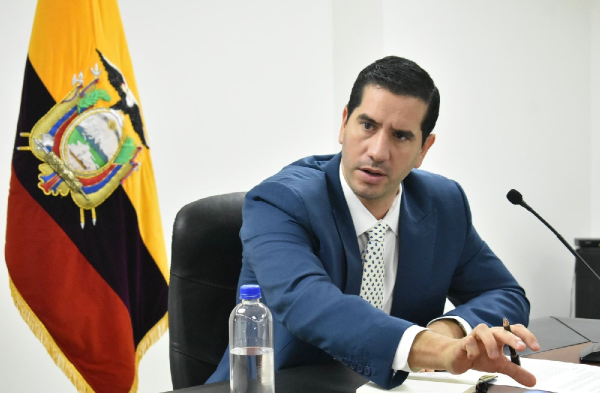 Roberto Luque, ministro de Transporte de Ecuador,  asumirá temporalmente también la cartera de Energía y Minas.