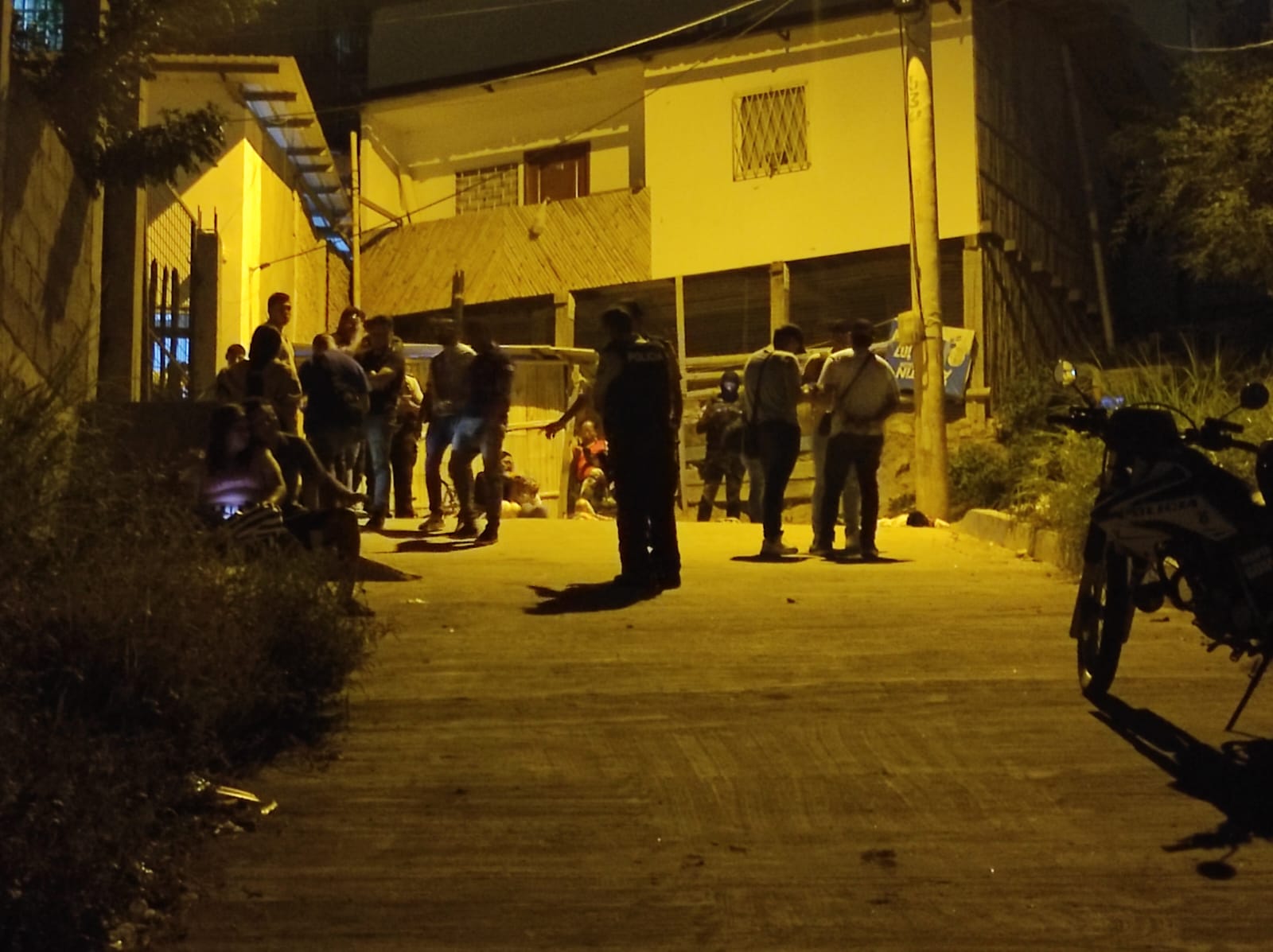 Una balacera en Manta terminó con un hombre fallecido y al menos cuatro heridos en el barrio Baldón Calderón.