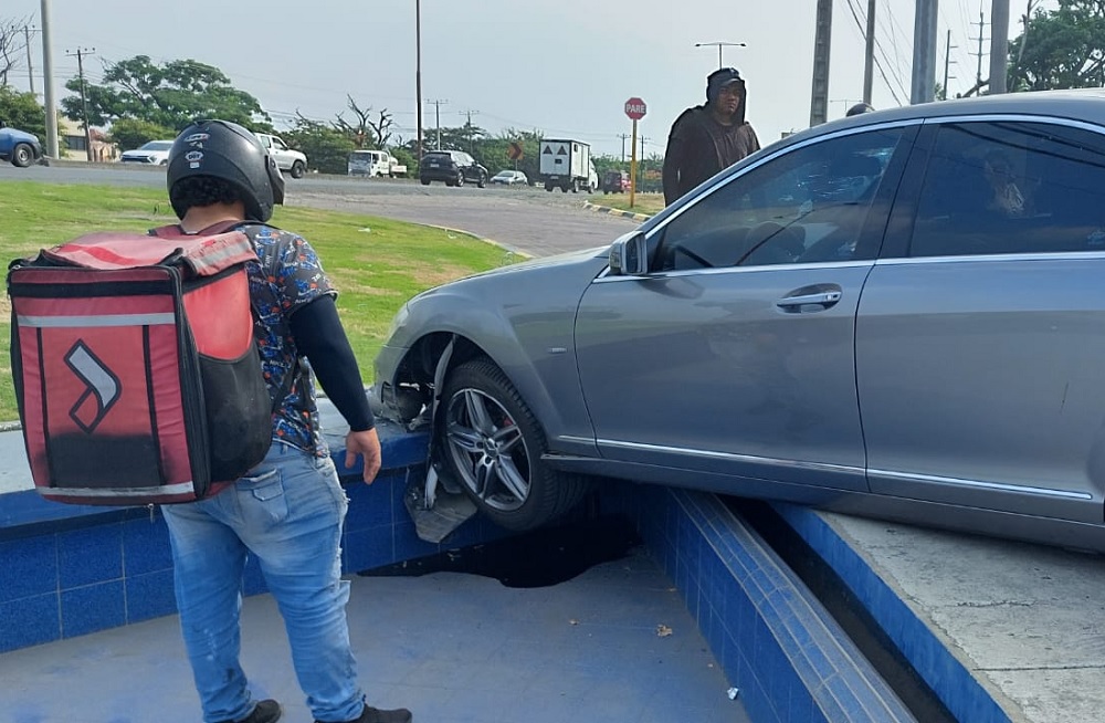 El futbolista Miller Bolaños se vio involucrado en un altercado en los exteriores de una urbanización privada, en Guayaquil.